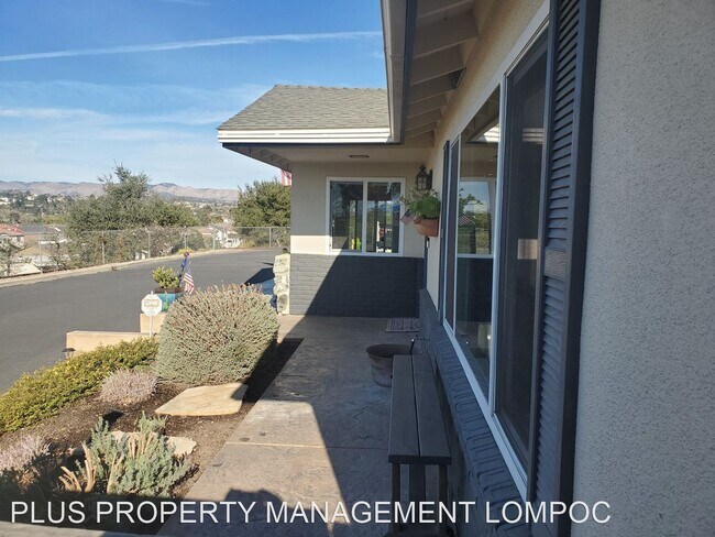 Foto del edificio - 3 br, 1.5 bath House - 555 S. Traffic Way