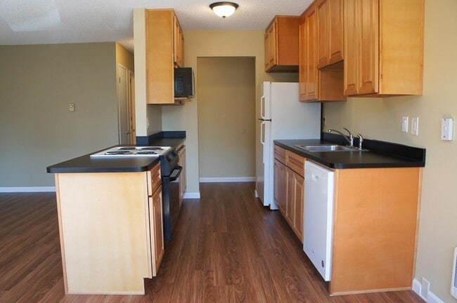 Building Photo - Garden Style 2Bdr in Bustling SE Ready Soon!