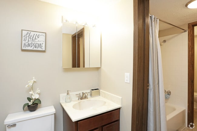 2BR, 1.5BA - Cypress/1,000 SF - Bathroom - Country Club Village Apartments
