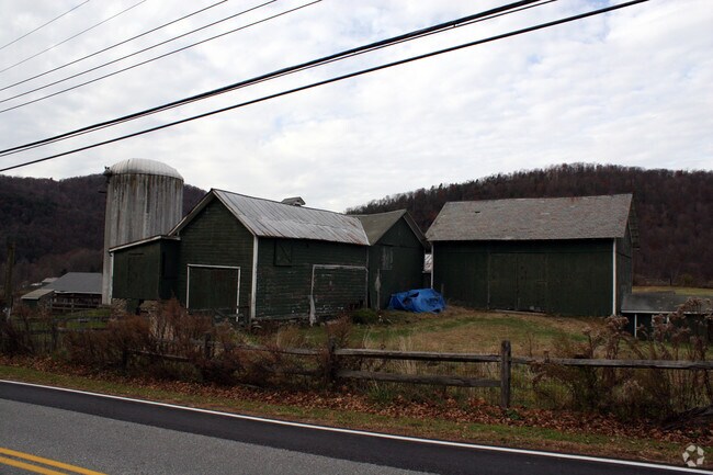 Building Photo - 327 S Amenia Rd