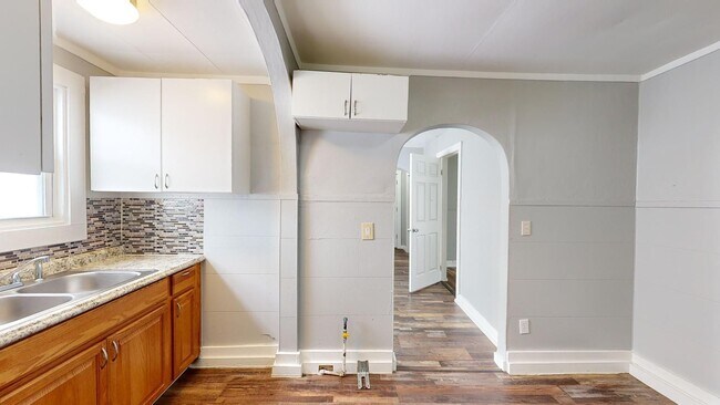 Foto del edificio - 3523 Walton Ave