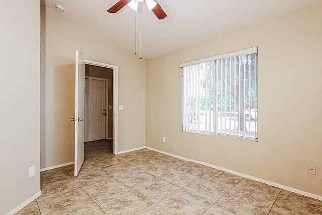 Foto del edificio - 8425 W Coronado Rd