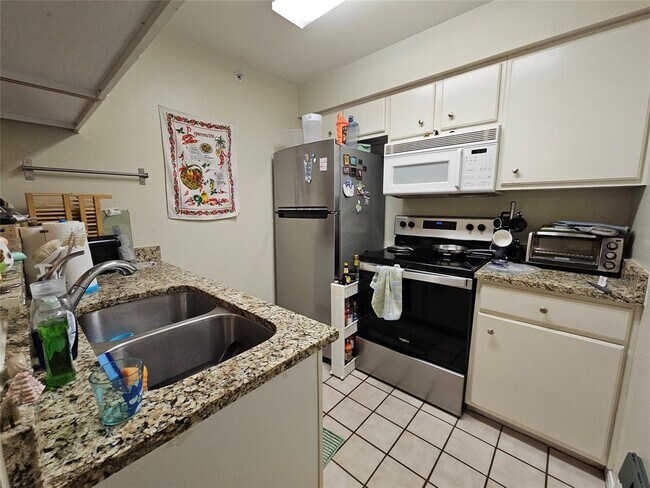 Building Photo - 501 W 26th St