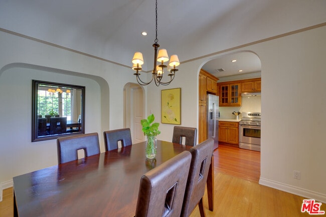Foto del edificio - 8704 Ashcroft Ave