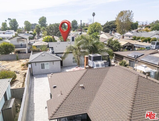 Foto del edificio - 6635 Riverton Ave