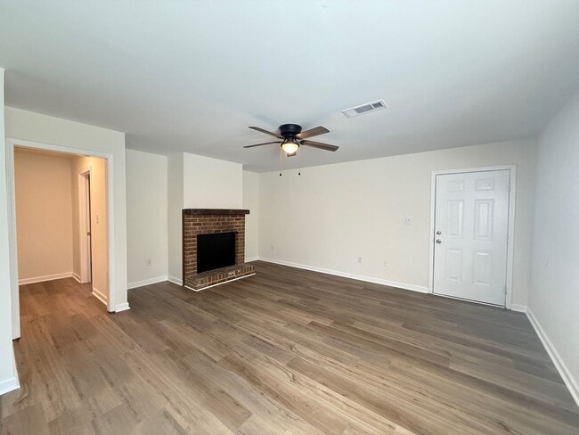 Building Photo - 1615/1617 Cedar Shoals Dr