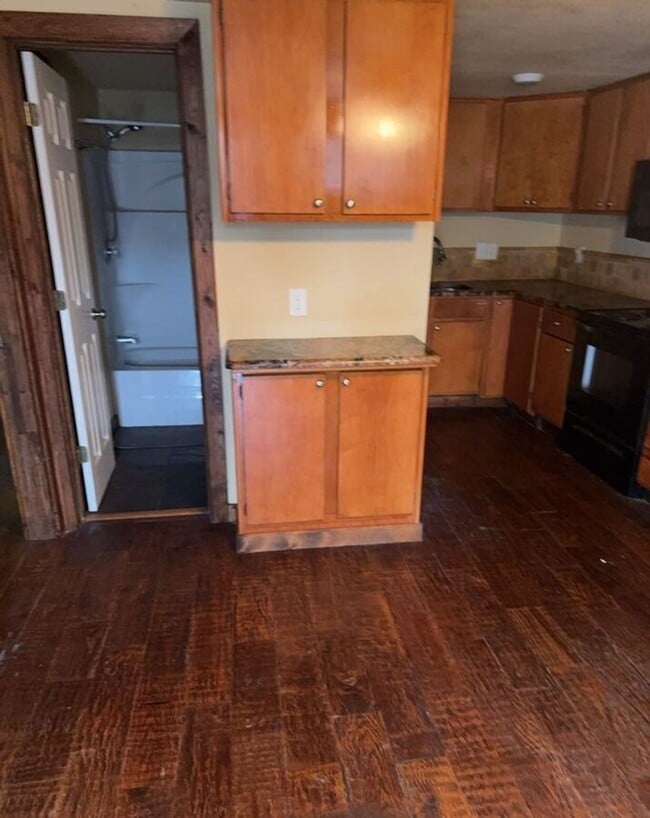 Building Photo - 625 Redbud Ln