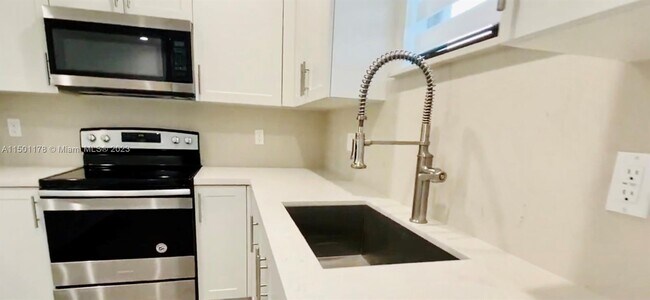 Foto del edificio - 2601 NW 166th St