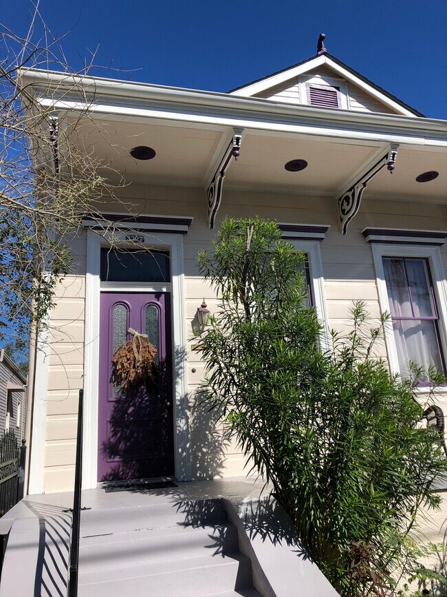 Foto del edificio - 3327 Dumaine St