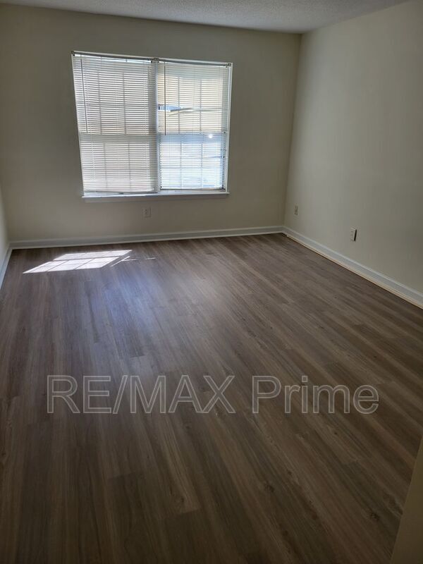 Building Photo - 609 Zephyr Ct