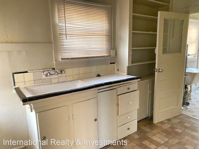 Building Photo - 1 br, 1 bath House - 1868 W. 52nd St