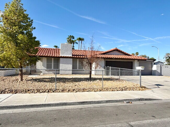 Building Photo - Charming Single-Story Corner-Lot Home | HUGE Private Backyard | 3-Car Garage with Pass-Through Ba...