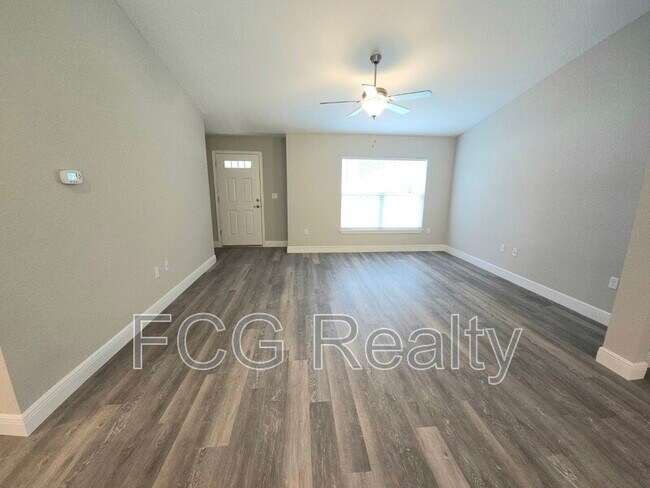 Building Photo - 5 Locust Run Radl