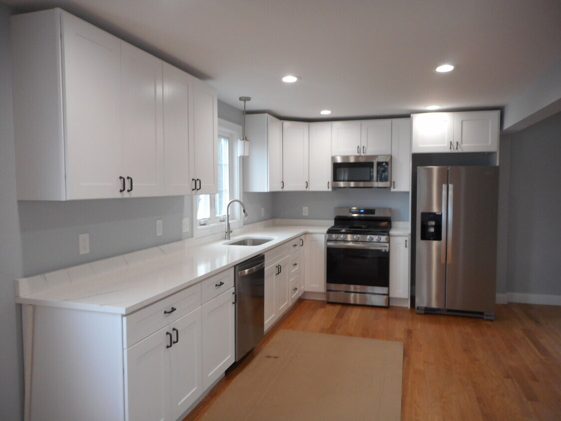 Primary Photo - 72 Ballard St