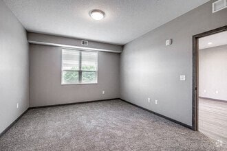 Building Photo - Golden Aspen Flats