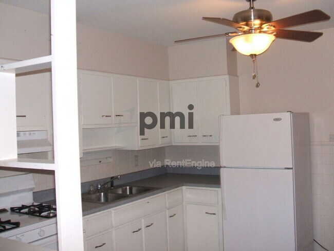 Foto del edificio - 31 Sickles Dr