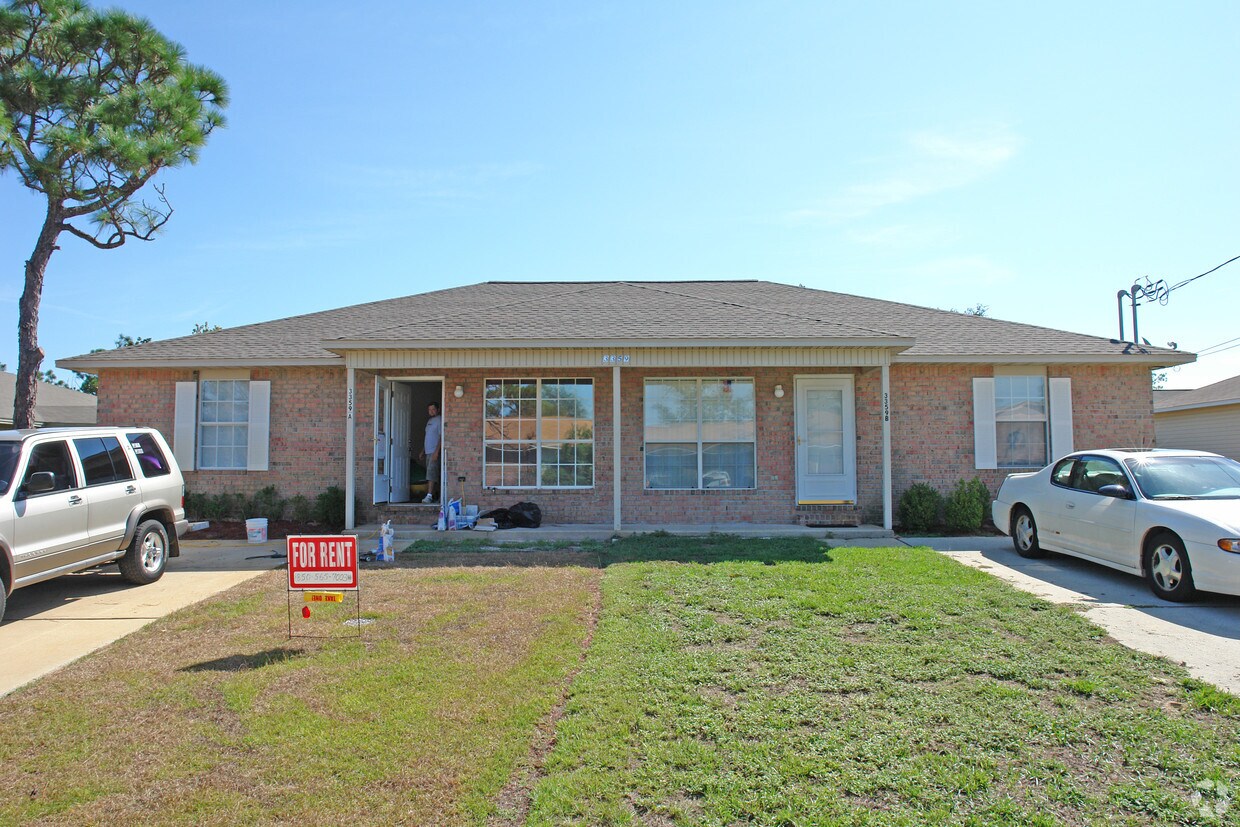 Building Photo - 3359 Green Briar Cir