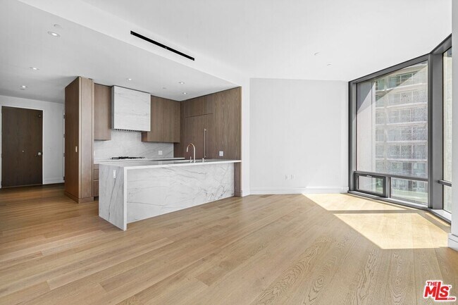 Foto del edificio - 211 Elm Ct