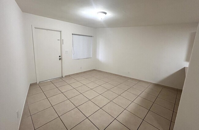 Foto del edificio - 2000 Springdale Blvd
