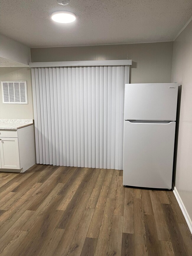 Building Photo - Newly Renovated Apartment Homes