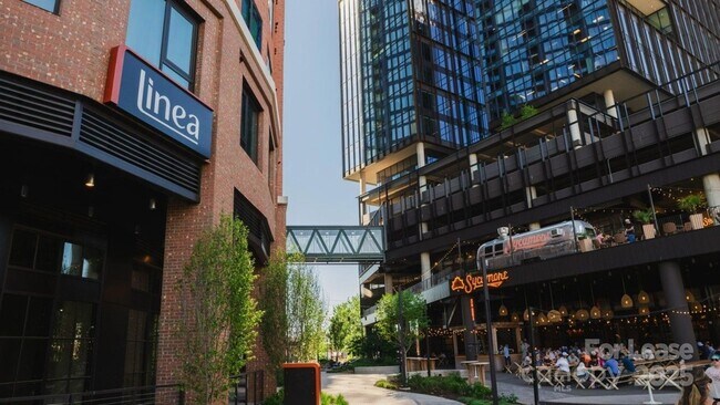 Foto del edificio - 2161 Hawkins St