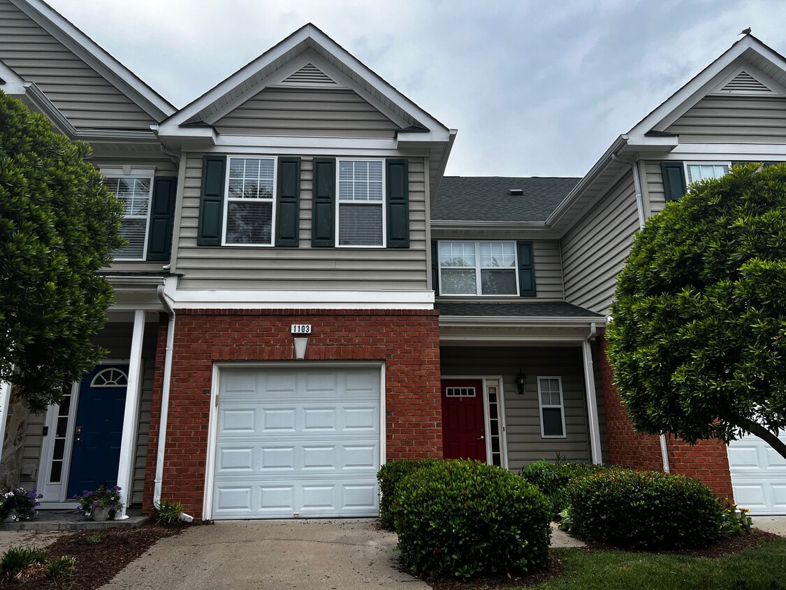 Foto principal - 3 Bed, 2.5 Bath Townhouse in Adams Landing