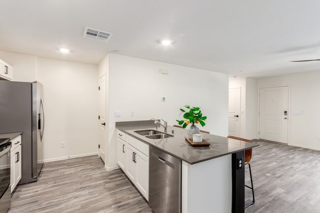 Building Photo - 7372 Raimee Brk St