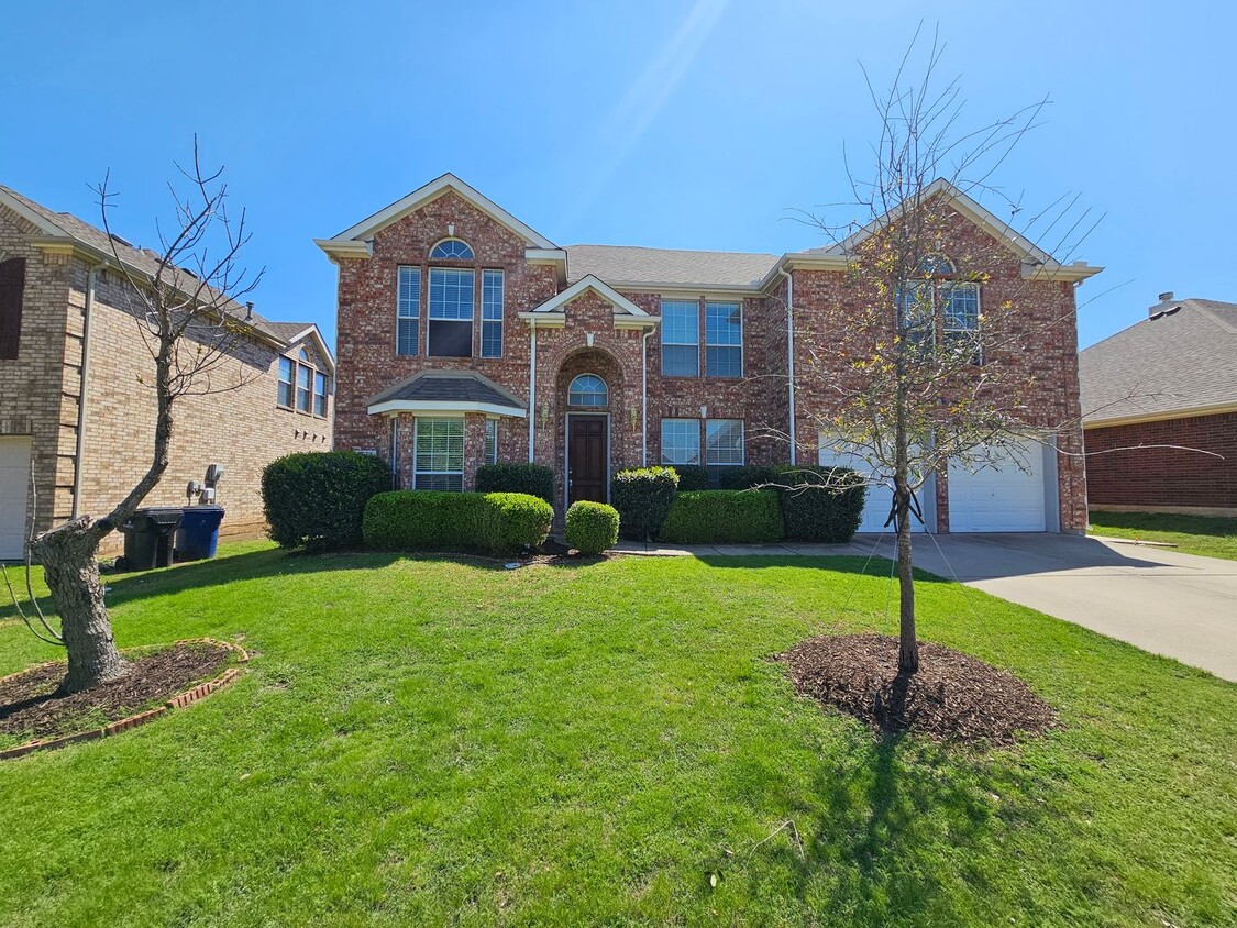 Primary Photo - Spacious 5-bedroom, 3.5-bathroom home loca...
