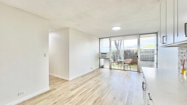 Building Photo - 2 BED/1 BATH/1 PRKG GROUND FLOOR UNIT - PE...