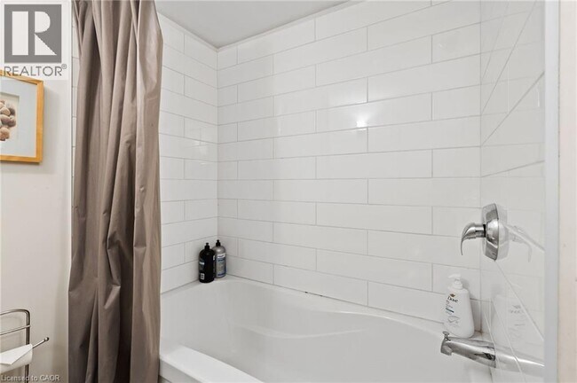 Photo du bâtiment - 131 Glenwood Ave