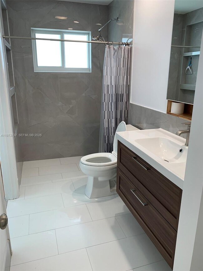 Building Photo - 4411 W Broward Blvd