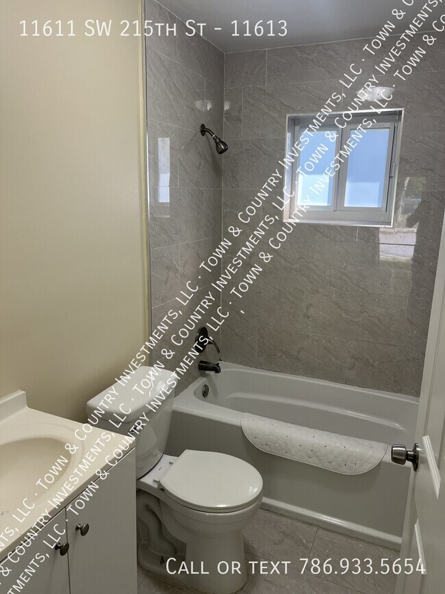 Foto del edificio - 11611 SW 215th St