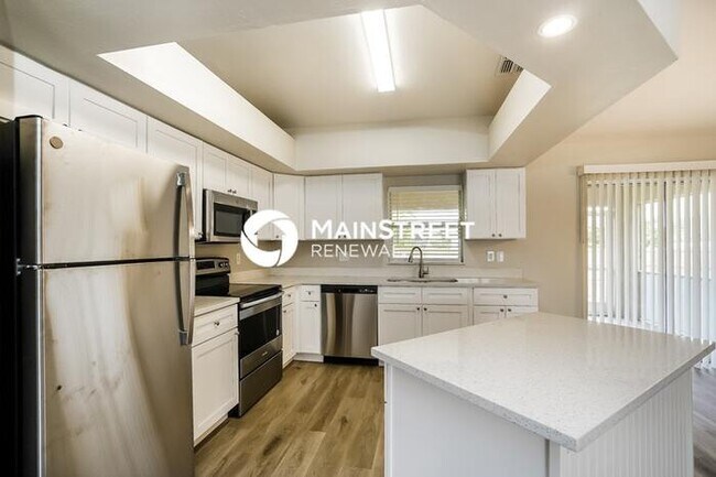 Foto del edificio - 3 Bedroom Pet-Friendly Home in cape coral, FL with Main Street Renewal