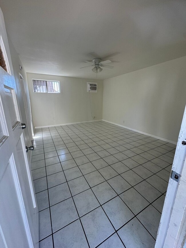 Building Photo - UPGRADED REAR GUEST HOUSE WITH LOVELY YARD!