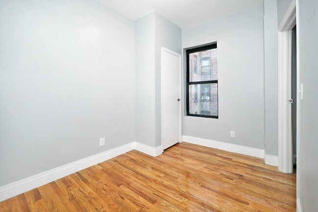 Building Photo - 506 W 151st St