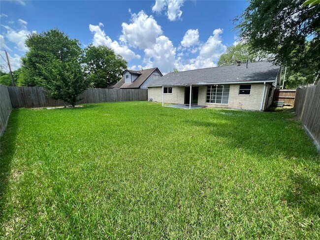 Building Photo - 4003 Brownstone Ln