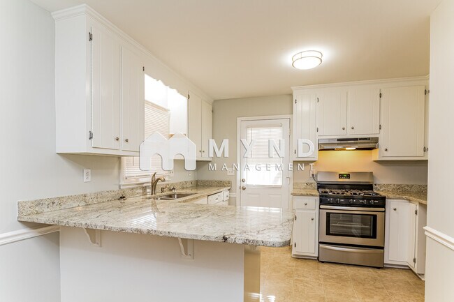 Building Photo - 220 Glaive Dr