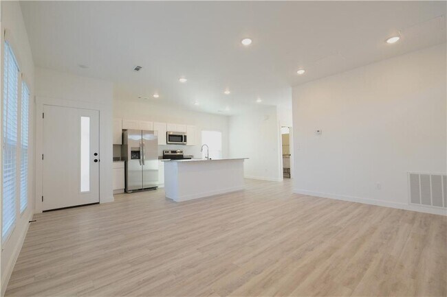 Building Photo - 970 Boardwalk Ave