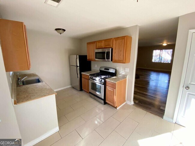 Building Photo - 709 Pine Tree Trail