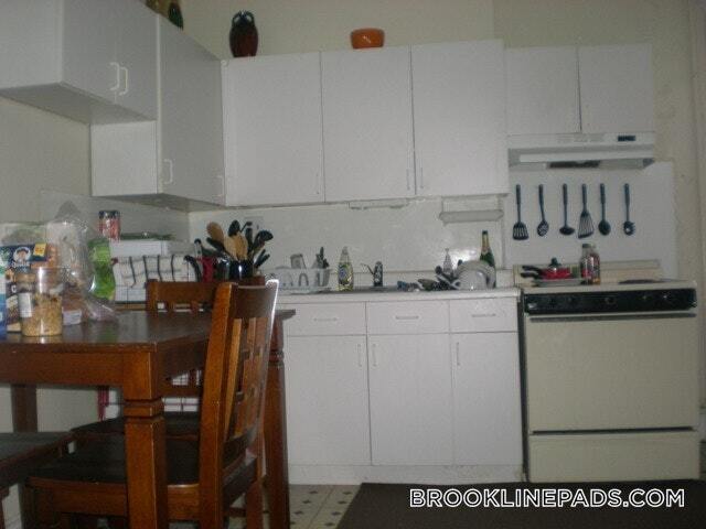 Building Photo - 208 Winthrop Rd