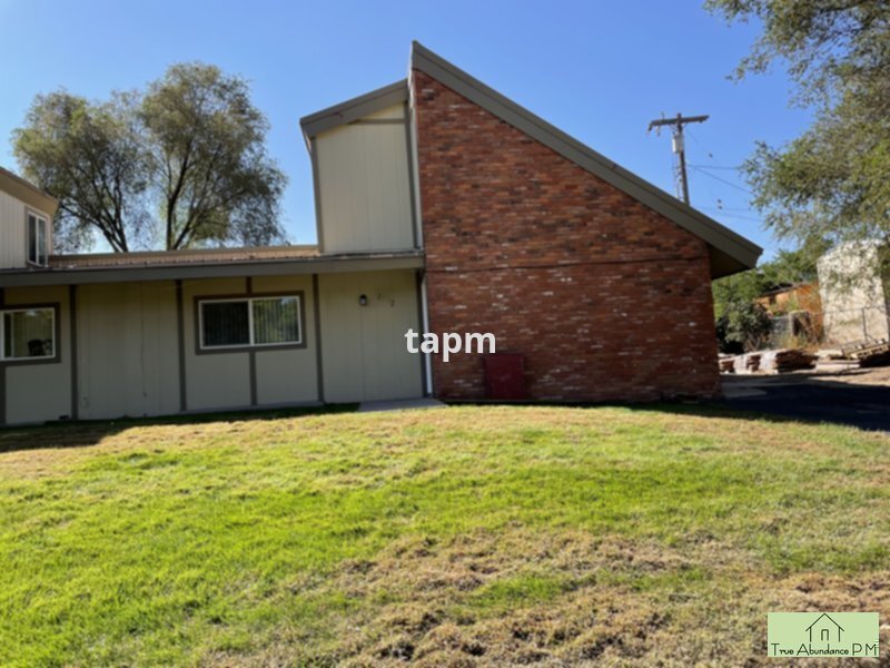Foto principal - Very Nice &amp; Updated 3 Bedroom Duplex