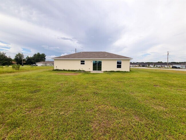 Building Photo - 17 Poplar Ln