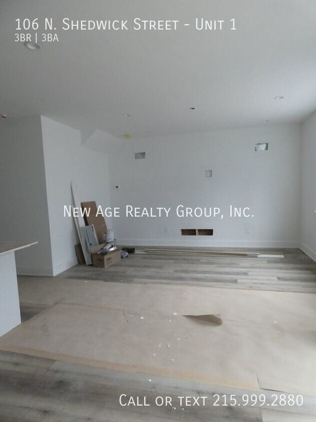 Foto del edificio - Bi-Level Three Bedroom Apartment Near Drex...