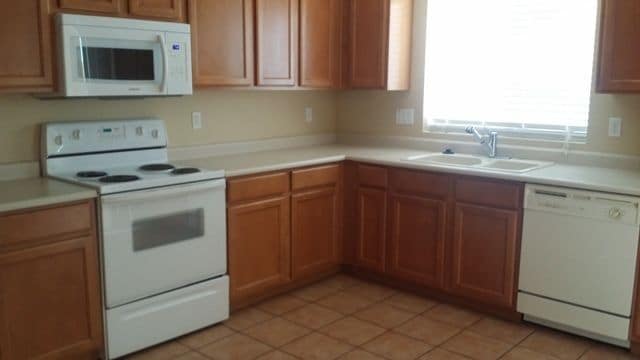 Building Photo - 122 N 126th Ave
