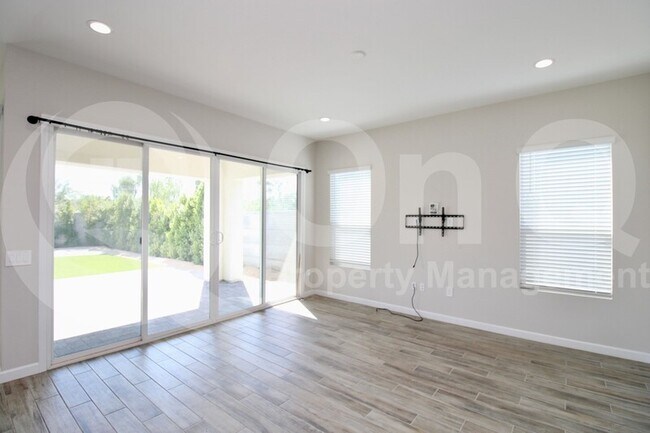 Building Photo - 5107 E Woodridge Dr