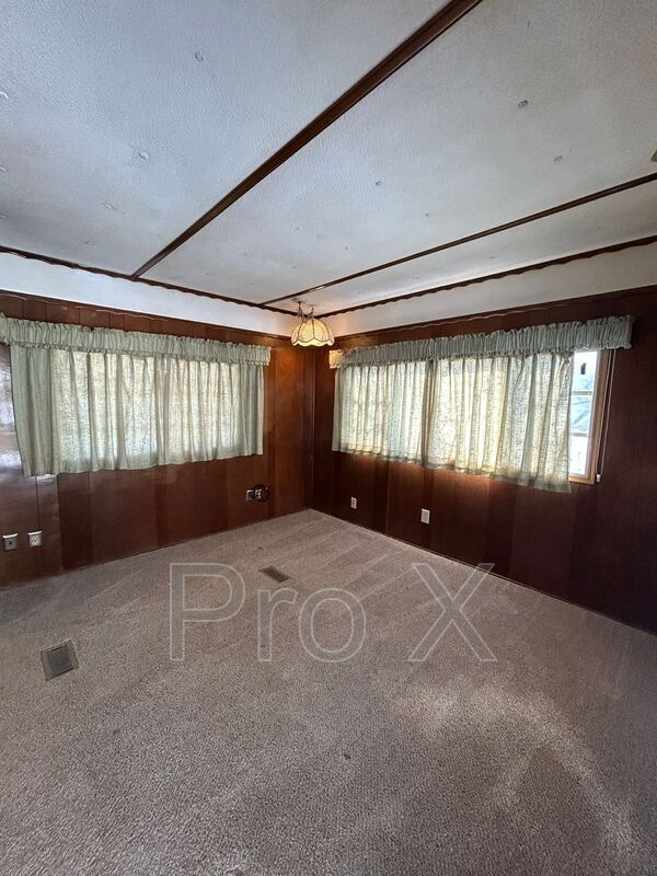 Foto del edificio - 24 Skyline Dr