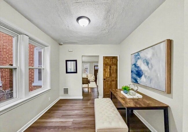 Foto del edificio - 596 N Plum St