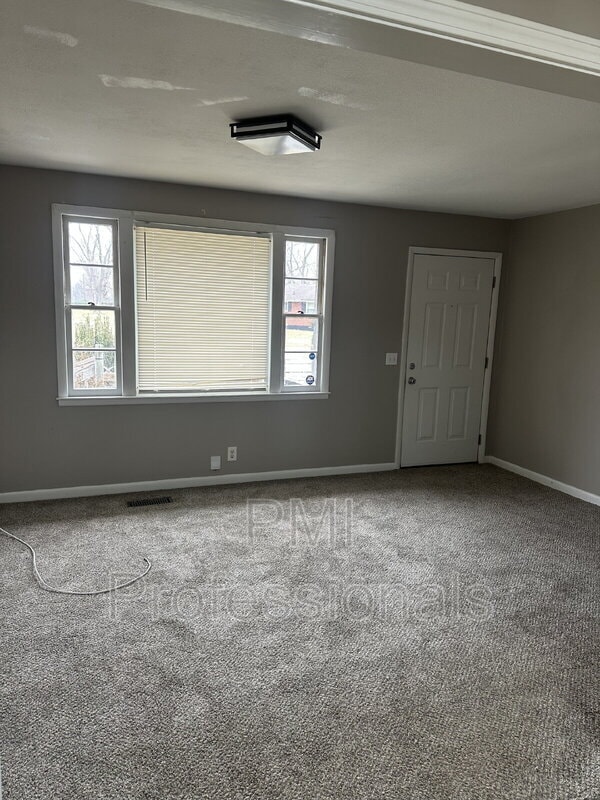 Building Photo - 2102 Cypress Dr