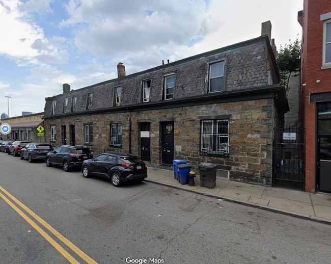 Building Photo - 686 Parker St