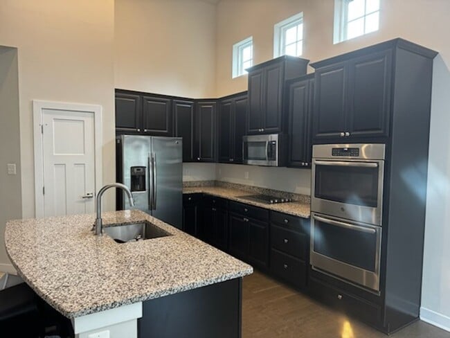 Foto del edificio - Charming 3-Bedroom, 2-Bath Single-Story Home – Prime Location Near Shopping and the Beach!